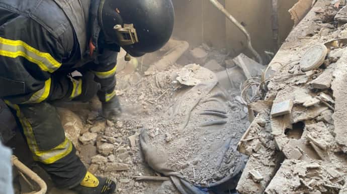 Man's body found under rubble after Russian attack on Kharkiv Oblast – photo