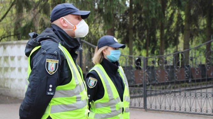 У Києві вводять поминки за графіком під посиленим наглядом поліції