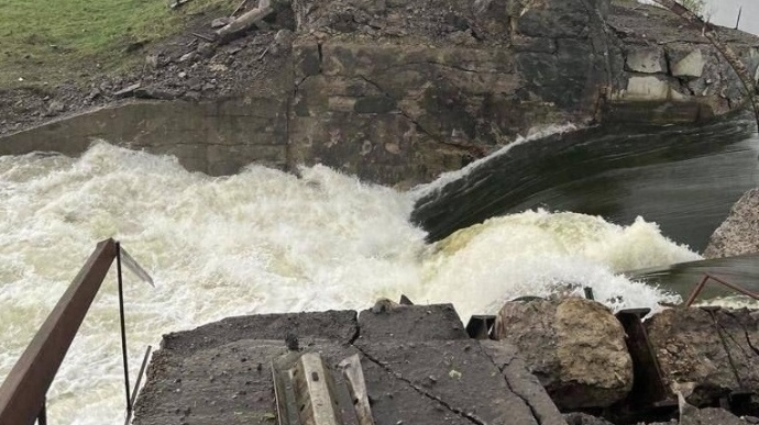 Окупанти пошкодили греблю Карлівського водосховища: через підтоплення евакуйовано 26 людей