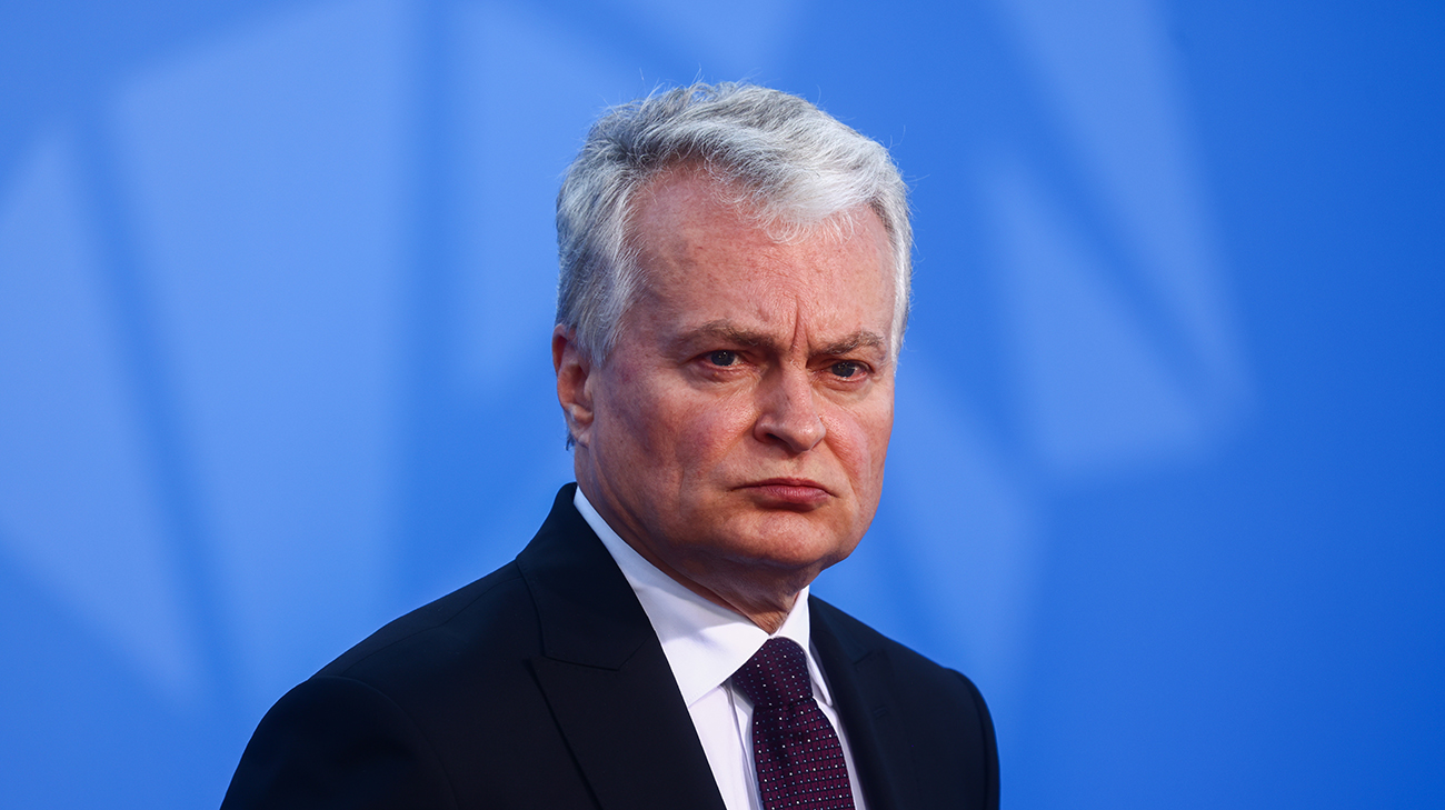 Літак з президентом Литви дві години кружляв над Вільнюсом через повідомлення про дрон