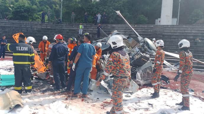 В Малайзии столкнулись два военных вертолета: погибли 10 человек 