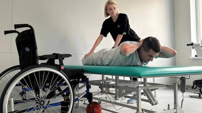 I look down and see no legs: soldier who lost both legs undergoing rehabilitation in Lviv