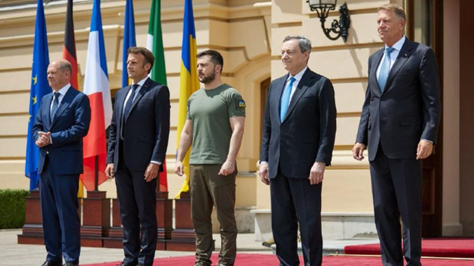 У Зеленского показали, как он встречает Макрона, Шольца, Драги и лидера Румынии