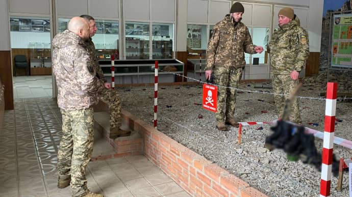 Ukrainian Defence Ministry develops anti-mine boots for bomb disposal experts