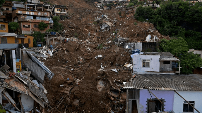 Число погибших от наводнений и оползней в Бразилии превысило сотню