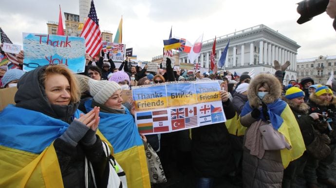 На Майдані подякували друзям України за допомогу