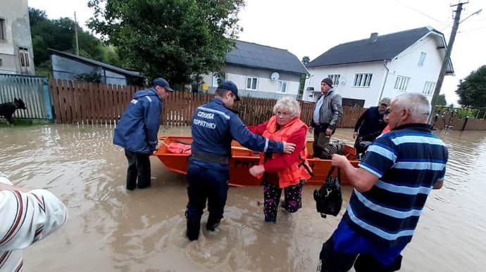 Из-за непогоды на Прикарпатье подтоплено около 4,5 тысяч домов