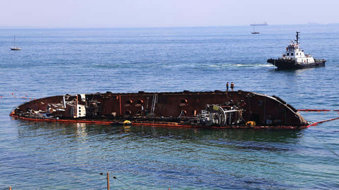В Одессе не могут начать подъем танкера Delfi с мели | Украинская правда