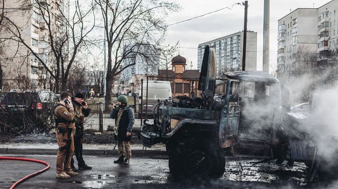 Головні новини п’ятниці та ночі: заяви Кремля про Зеленського, бої за Київ