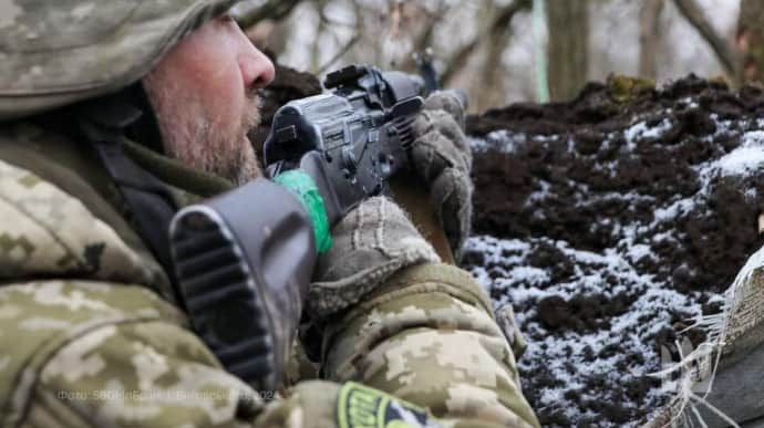 Russians try to break through Ukrainian soldiers' defence on Marinka front 30 times a day