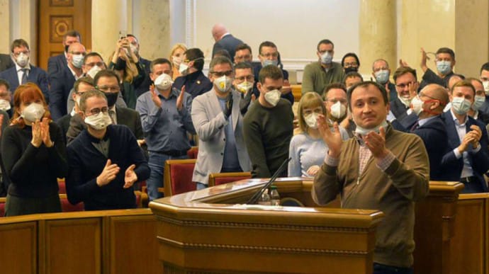 Рада тратит сотни тысяч гривен на маски и дезинфекторы для депутатов