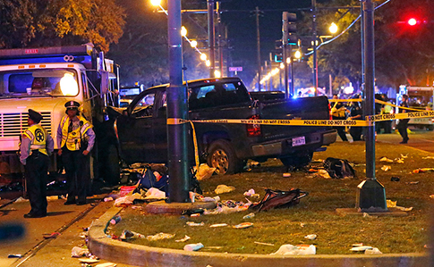 В Новом Орлеане автомобиль въехал в толпу, пострадало более 20 человек