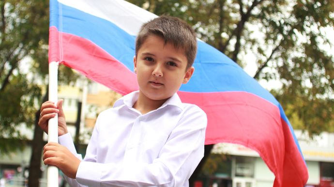 Российские школьники и бюджетники будут писать письма поддержки оккупантам в Украине