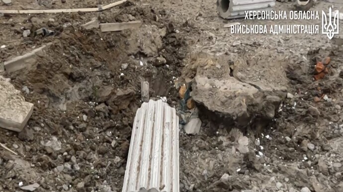 Russian forces hit Antonivka village in Kherson Oblast, killing one man