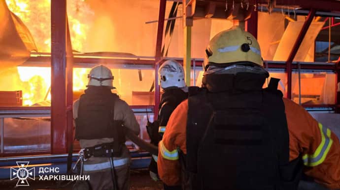 В Харькове повреждены жилые многоэтажки, поликлиника, школа и отель: 2 пострадавших