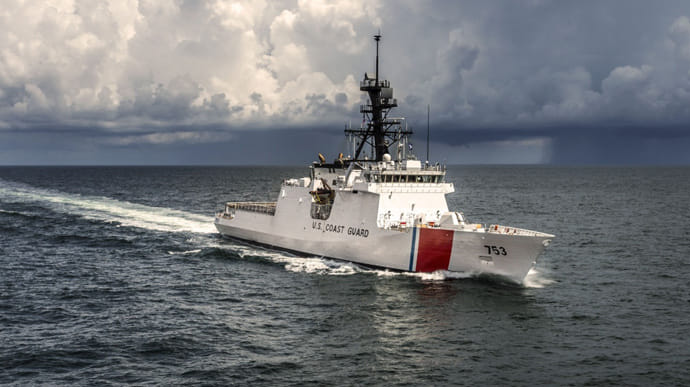 Катер береговой охраны США направляется в Черное море