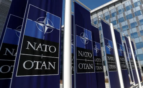 НАТО приостановил тренировочную миссию в Ираке