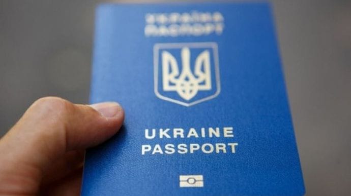З 1 березня строк дії закордонних паспортів українців може продовжуватись на 5 років