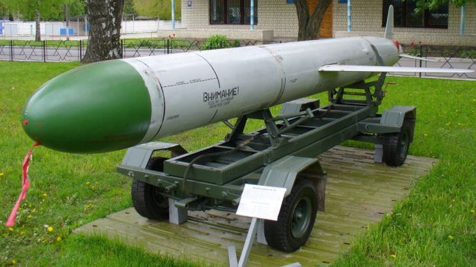 Russia fires cruise missiles with nuclear warhead simulator at Ukraine