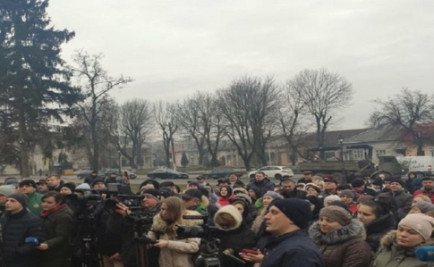 Паніка через коронавірус: на Тернопільщині влаштували мітинг протесту
