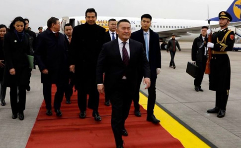Коронавірус: президент Монголії після зустрічі з Сі Цзіньпіном ліг в лікарню