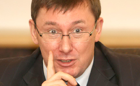 Луценко закликав повідомляти про підозріло багатих прокурорів