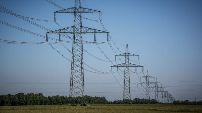 Білорусь заявляє, що постачання електроенергії в Україну відновилося
