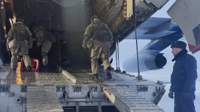 Россия с трех аэродромов ведет переброску войск в Казахстан – СМИ