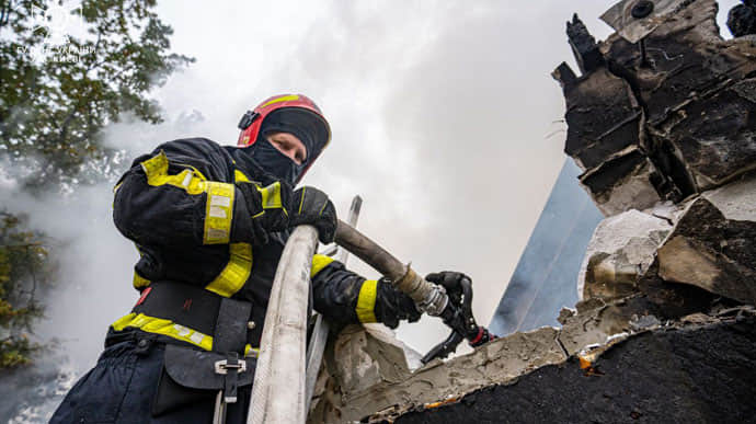 Downed Shahed drone wreckage falls in Khmelnytskyi Oblast, injuring 16 people and causing destruction