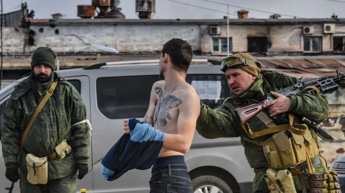 ЗМІ дізналися, через яке пекло проходять українці під час фільтрації росіянами