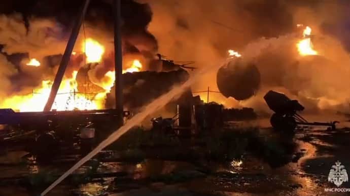 Large-scale fire erupts at oil storage facility in Russia's Perm Oblast – photo, video