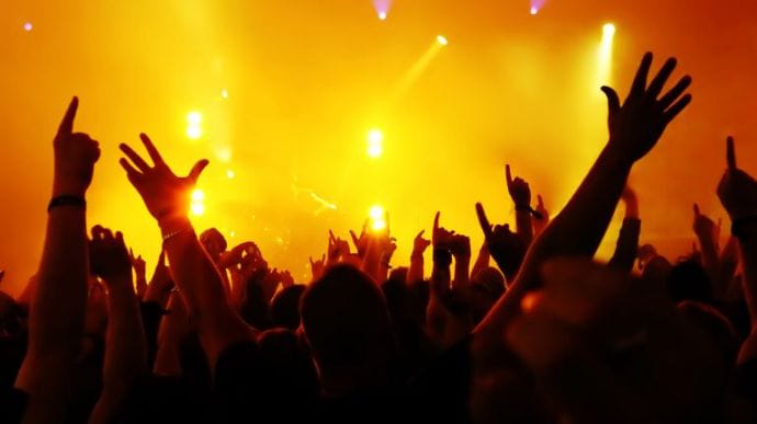 Запрет концертов, дискотек и банкетов начал действовать и в Киевской области