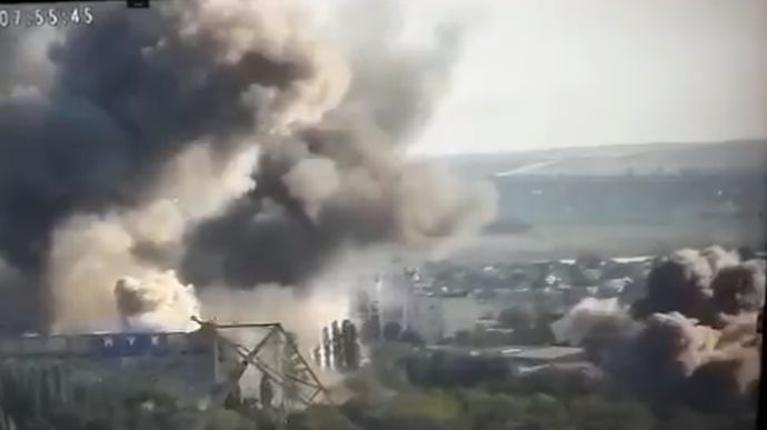 У Миколаєві прогриміли понад 10 вибухів, двоє поранених