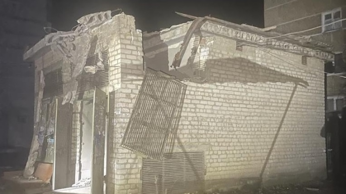 Окупанти обстріляли Курахове: пошкоджено 8 багатоповерхівок