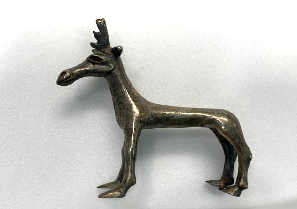 Bridle Ornament with Carnivores, Ukraine or Bulgaria, Scythian or Thracian  period, Date 4th century B.C., Ukraine or Bulgaria, Gold, H. 1 7/8 in. (4.8  cm); W. 3 3/8 in. (8.6 cm), Metalwork Stock Photo - Alamy