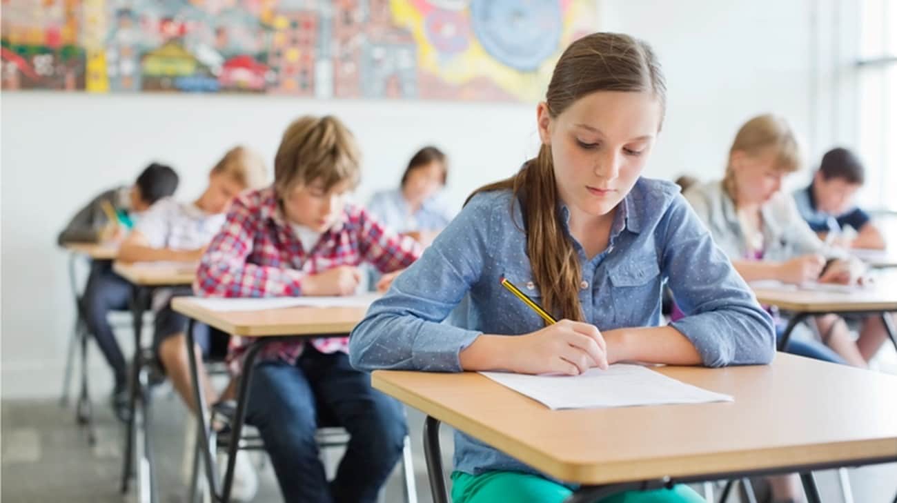 Russians bring propaganda dictionaries to schools in occupied Luhansk Oblast