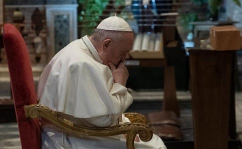 Папа Римский в Пасхальной проповеди назвал эпидемию самыми темными временами