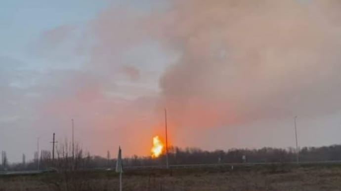 На месте взрыва на Полтавщине до сих пор горит факел: без газа тысячи людей