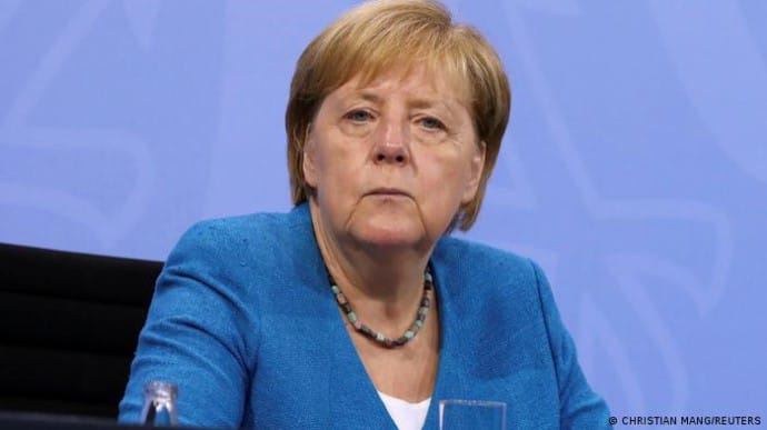 Меркель порівняла газ зі зброєю й виступила за продовження транзиту Україною