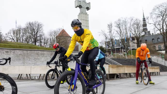 Estonian MP to cycle from Tallinn to Kyiv to raise money for Ukraine's Armed Forces