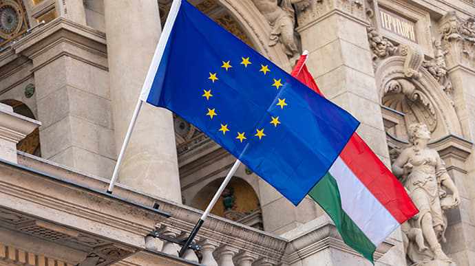Еврокомиссия может уже в среду разморозить 10 млрд евро для Венгрии - СМИ