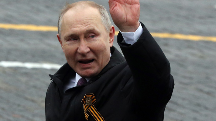 Путін на параді натякне Заходу на ядерну війну літаком судного дня – Reuters