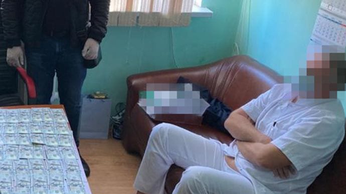 Одеські лікарі вимагали десятки й сотні тисяч за безкоштовні операції на серці