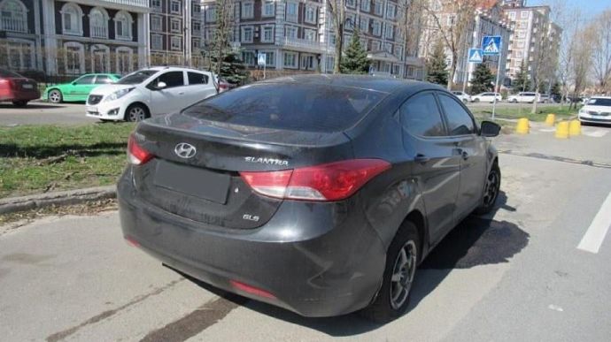 У Києві затримали іноземця зі зброєю в авто: наїхав на поліцейського і погрожував