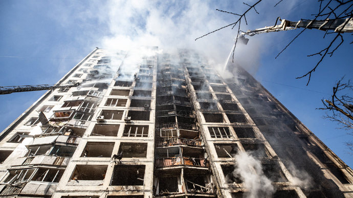 В Киеве россияне повредили 208 жилых домов и 75 учебных заведений