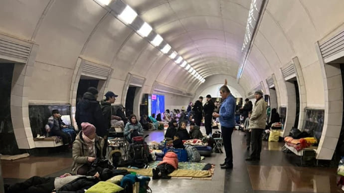 Від російських бомб у метро Києва наразі укриваються 15 тисяч людей