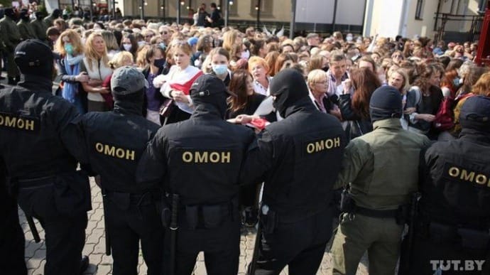 Во время женских акций в Беларуси задержали почти 70 человек