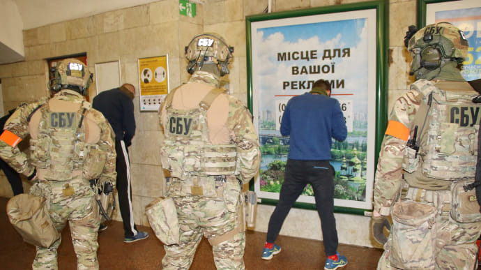 СБУ показала нічні антитерористичні навчання в метро Києва