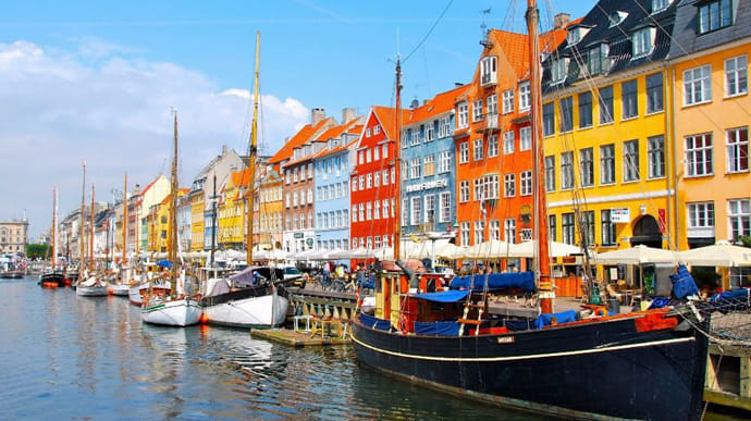 Дания возвращает карантинные ограничения из-за всплеска Covid