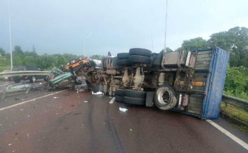 Тройная авария: на трассе Киев-Чоп столкнулись маршрутка, грузовик и легковушка